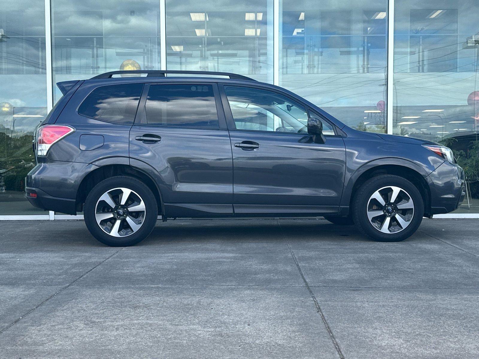 Used 2018 Dark Gray Metallic Subaru 2.5i Premium image 2