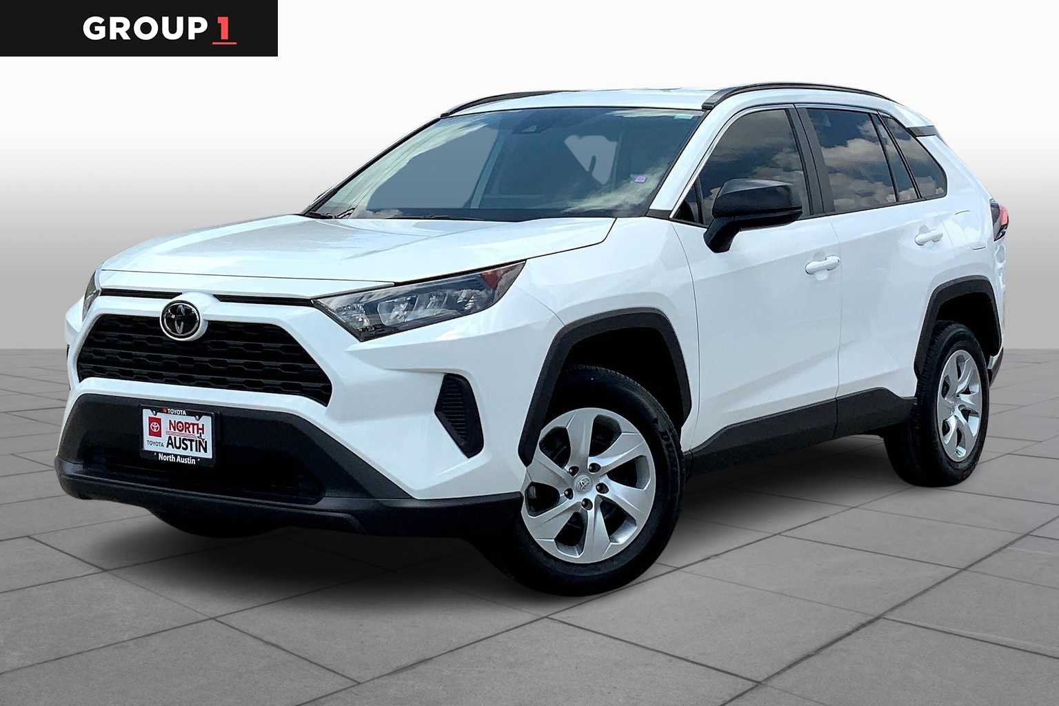 2019 Toyota RAV4 LE FWD's photo