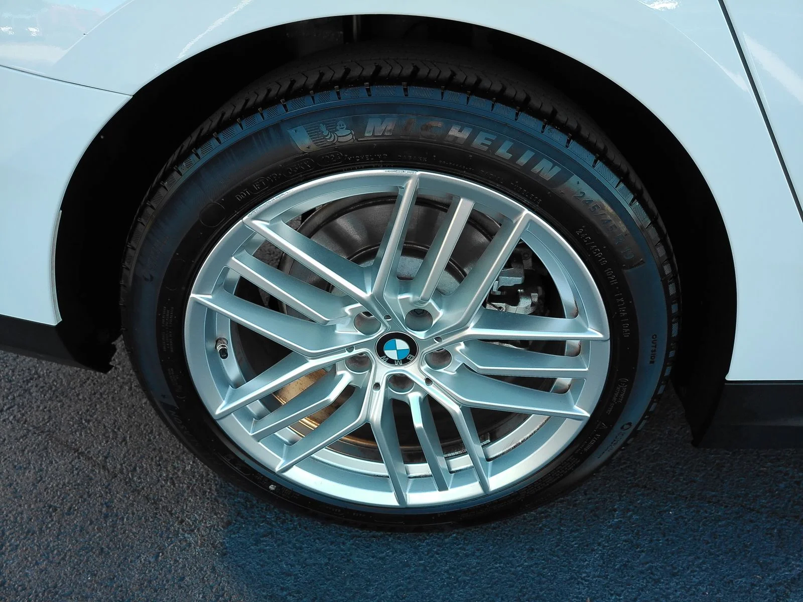 Used 2024 White BMW 530i xDrive image 28