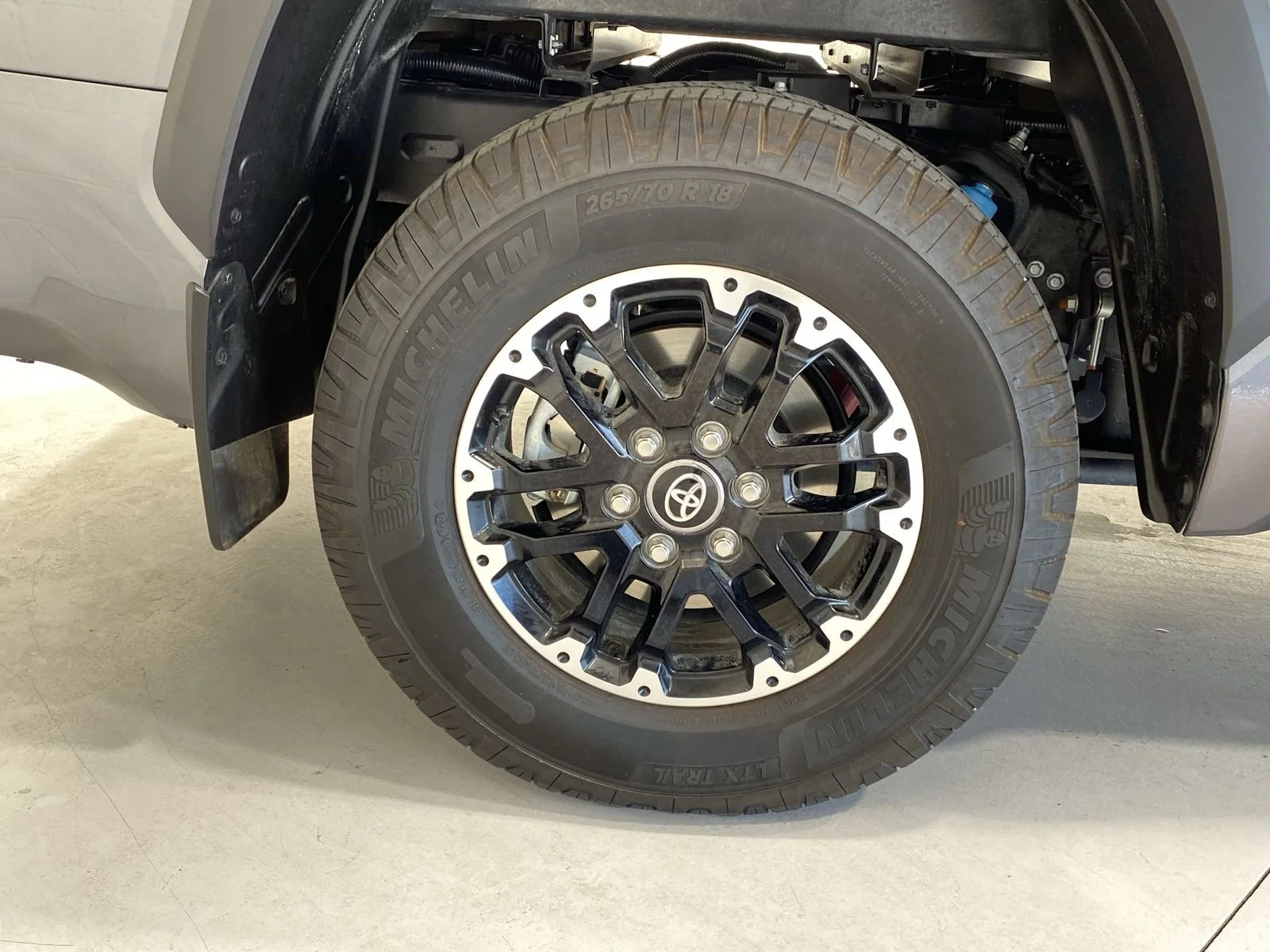 2025 Toyota Tundra SR5 - Photo 10