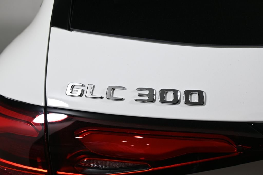 Used 2026 Polar White Mercedes-Benz GLC 300 image 30