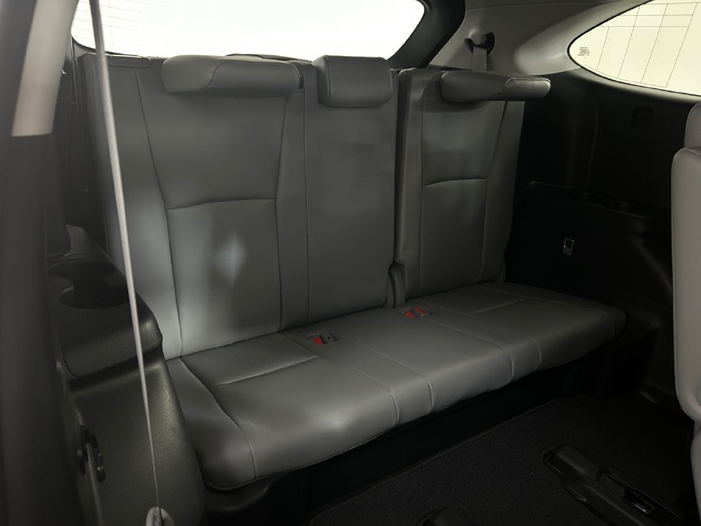 Used 2023  Toyota XLE image 17