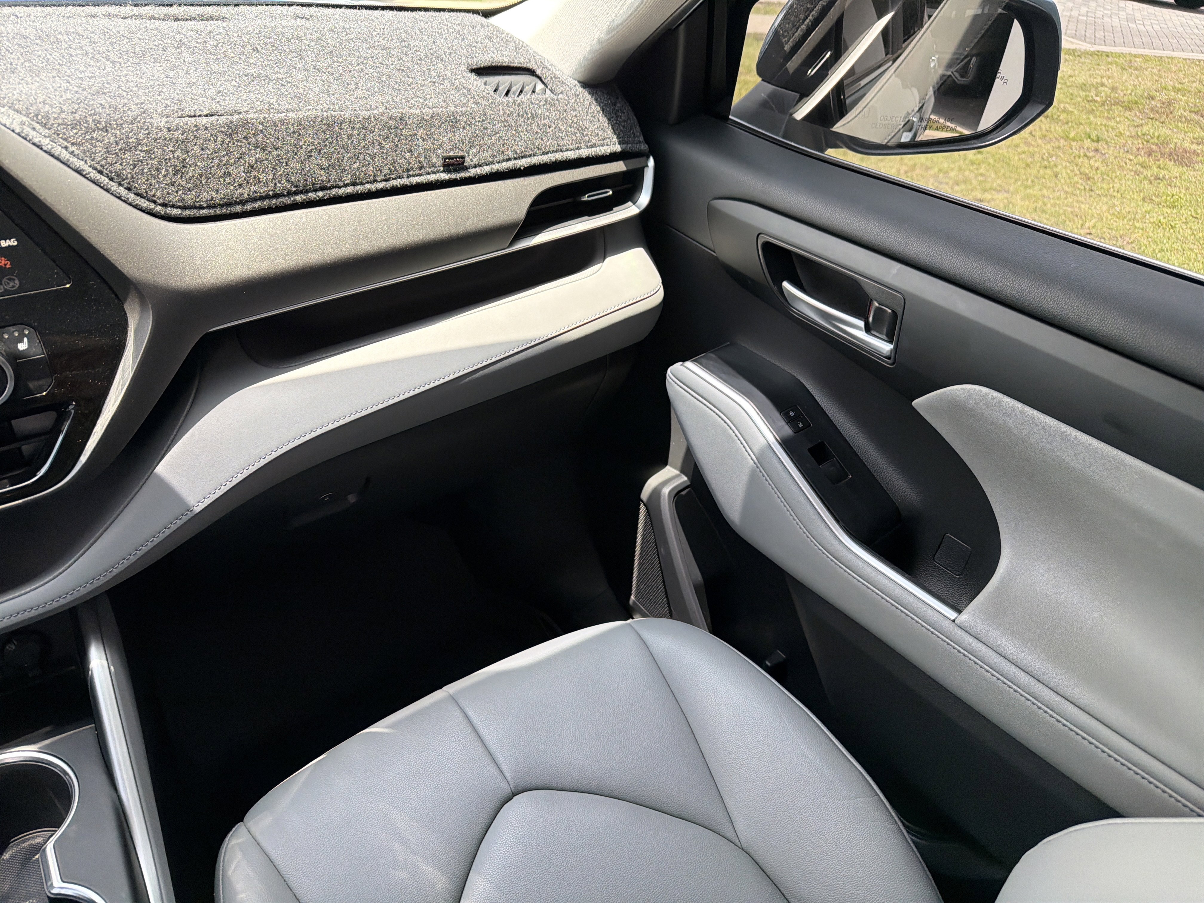 Used 2024 Moon Dust Toyota XLE image 17