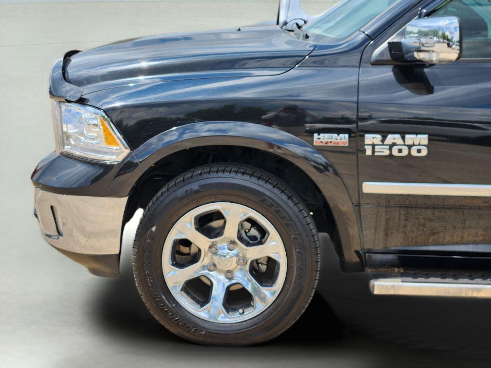 Used 2016 Brilliant Black Crystal Pearlcoat Ram Laramie image 8
