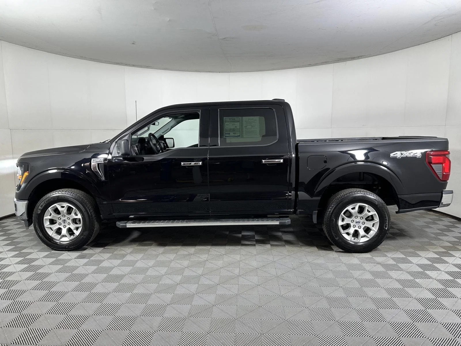 Used 2025 Agate Black Ford XLT image 9