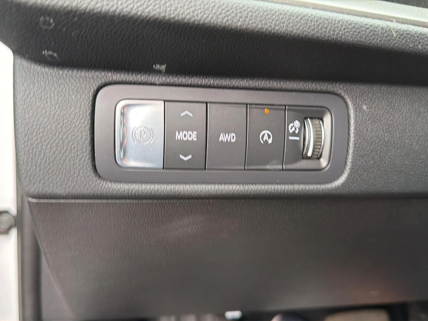 Used 2025 Summit White Chevrolet AWD LT image 15