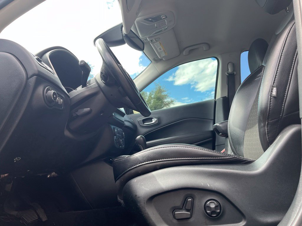 Used 2020 Silver Jeep Altitude image 8