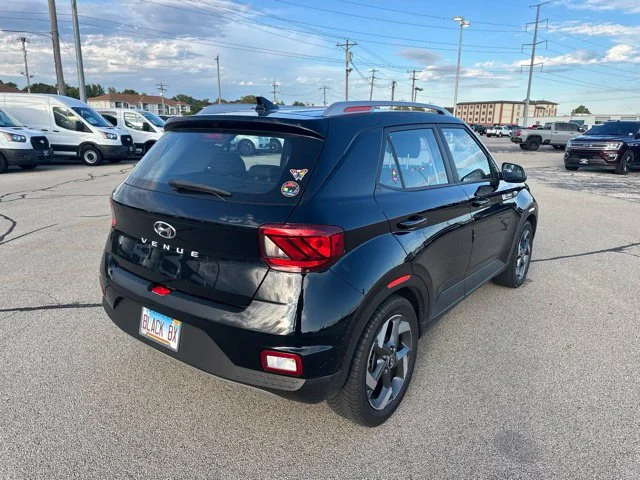 Used 2022 Black Noir Pearl Hyundai SEL image 5