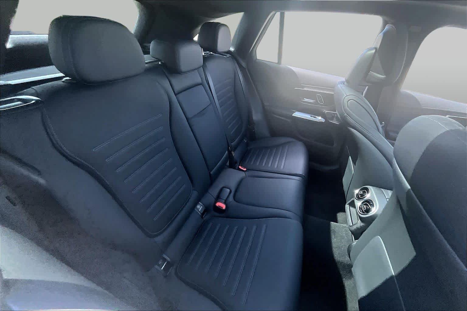 Used 2024 Cirrus Silver Metallic Mercedes-Benz GLC 300 image 17