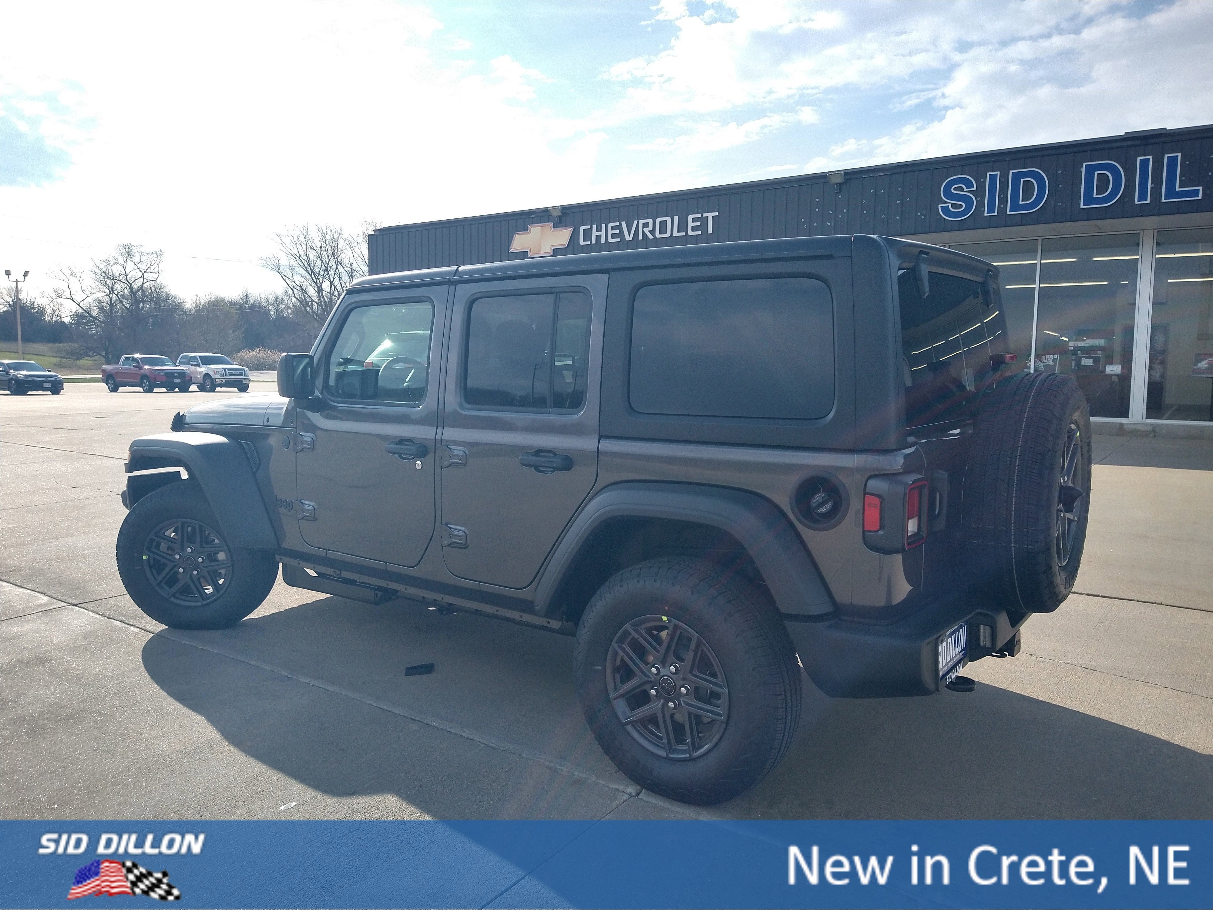 New 2026 Granite Crystal Metallic Clear-Coat Exterior Paint Jeep Sport image 17