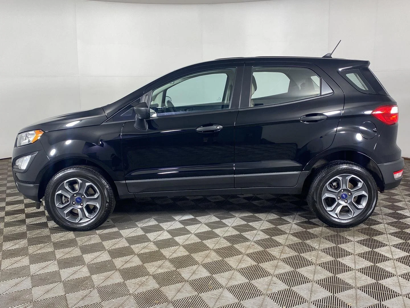 Used 2022 Shadow Black Ford S image 22
