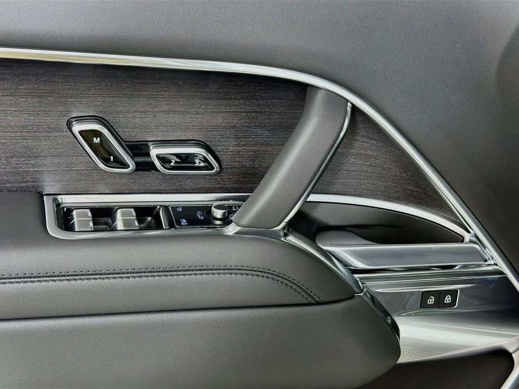 New 2026 Fuji White Land Rover SE 7 Seats image 18