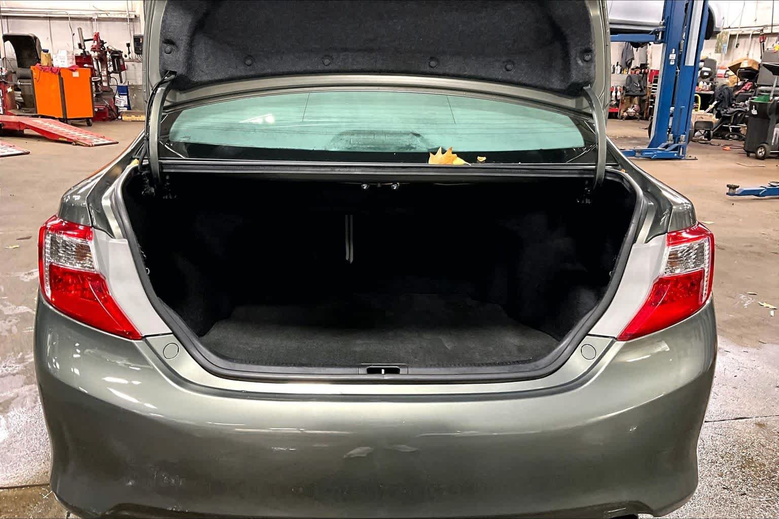 Used 2014 Cypress Pearl Toyota XLE image 30