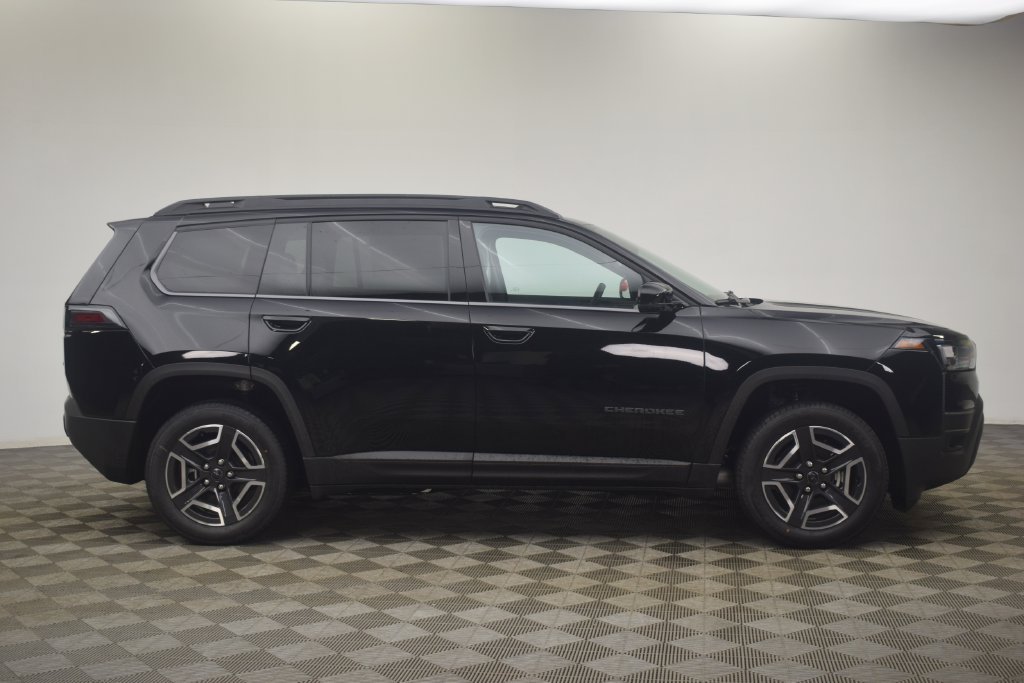 New 2026 Diamond Black Crystal Pearl-Coat Exterior Paint Jeep Limited image 4