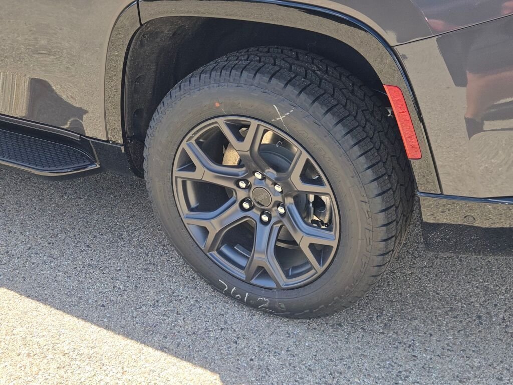 New 2026 Baltic-Gray Metallic Clear-Coat Exterior Paint Jeep Upland image 17