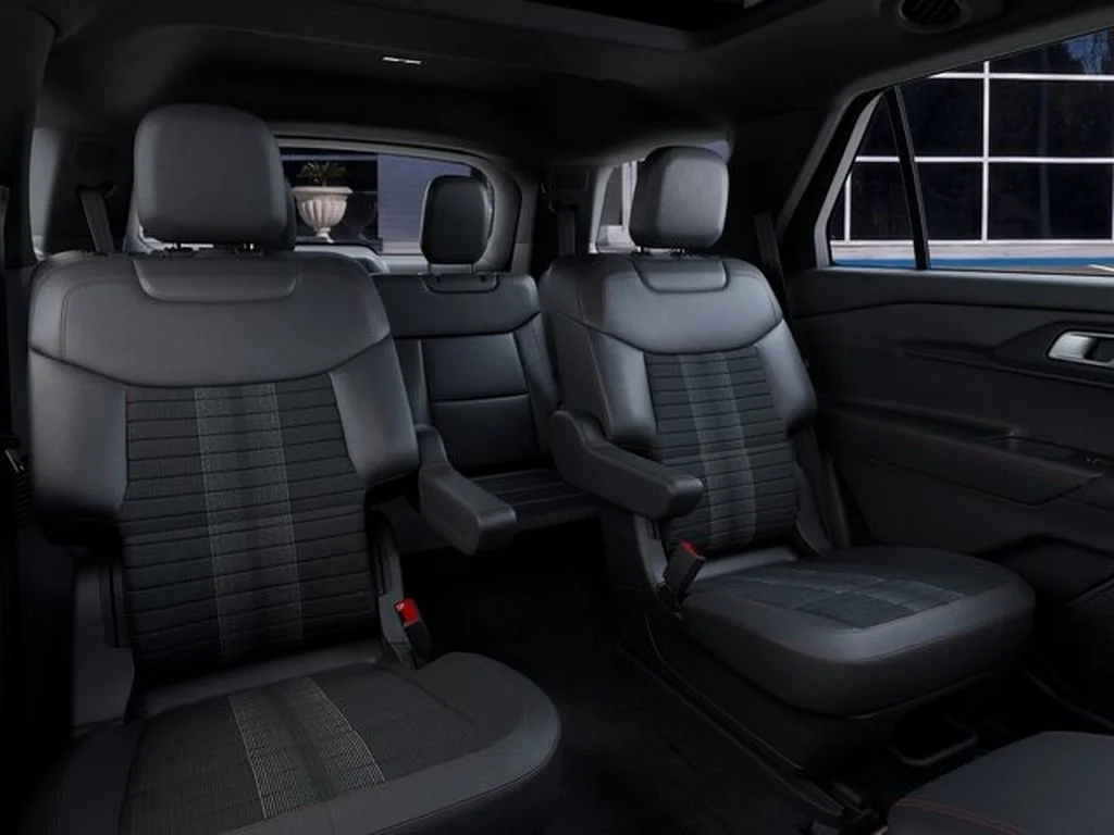 New 2027 Avalanche Gray Ford ST-Line image 13