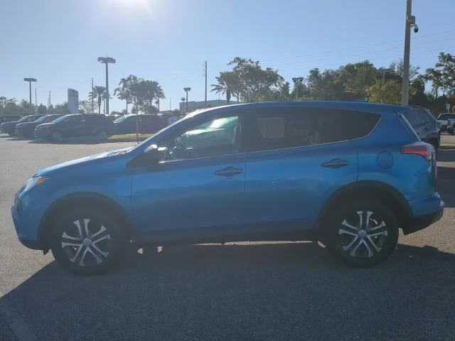 Used 2018 Blue Toyota LE image 7