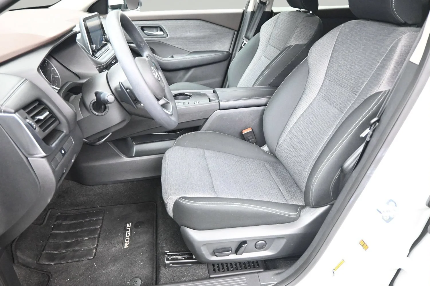 Certified Used 2023 Pearl White Tricoat Nissan SV image 9