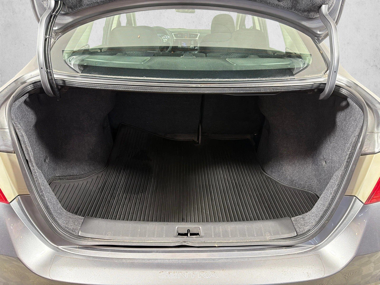 Used 2018 Gun Metallic Nissan SR Turbo image 19