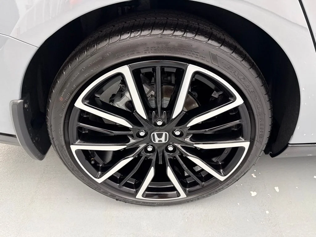 New 2026 Urban Gray Pearl Honda Touring image 12