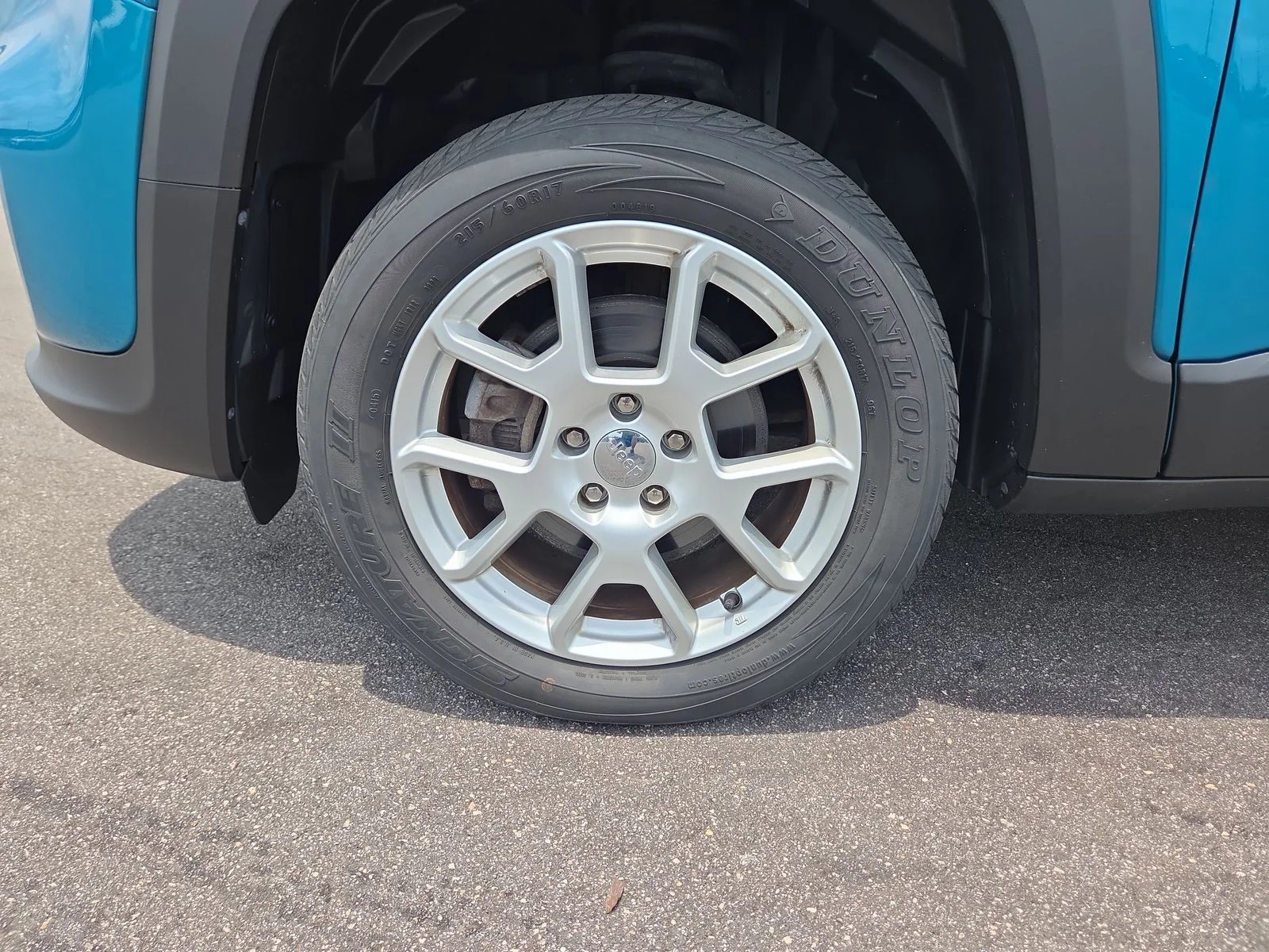 Used 2021 Bikini Metallic Clearcoat Jeep Latitude image 28