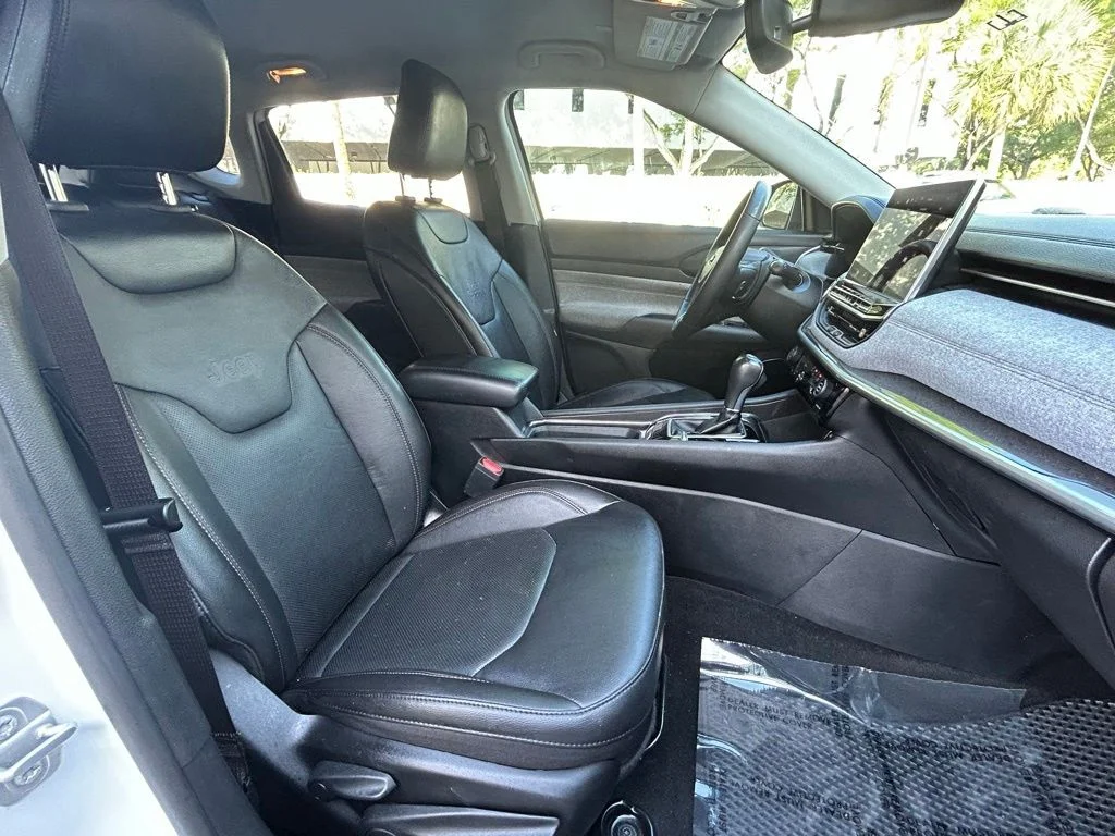 Certified Used 2022 White Jeep Latitude Lux image 30