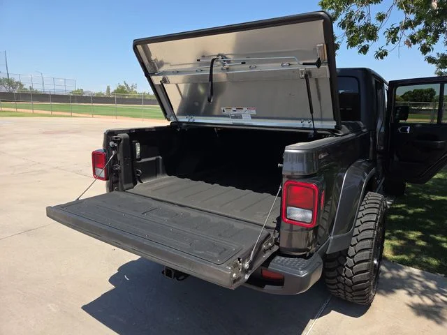 Used 2022 Gray Jeep Sport image 26
