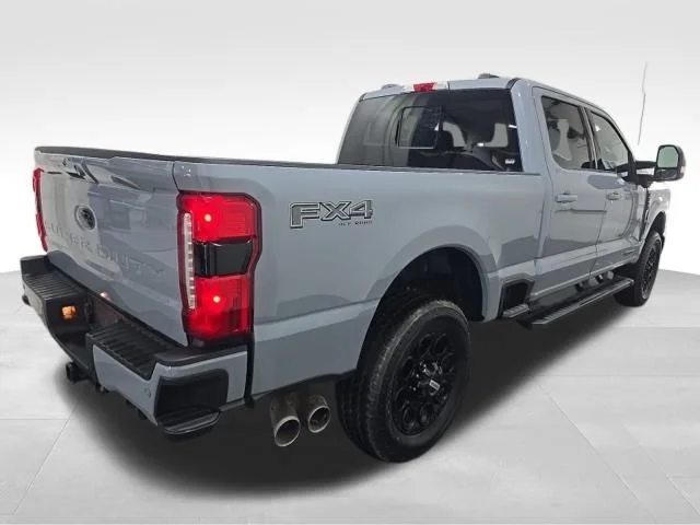 Used 2025  Ford Lariat image 3