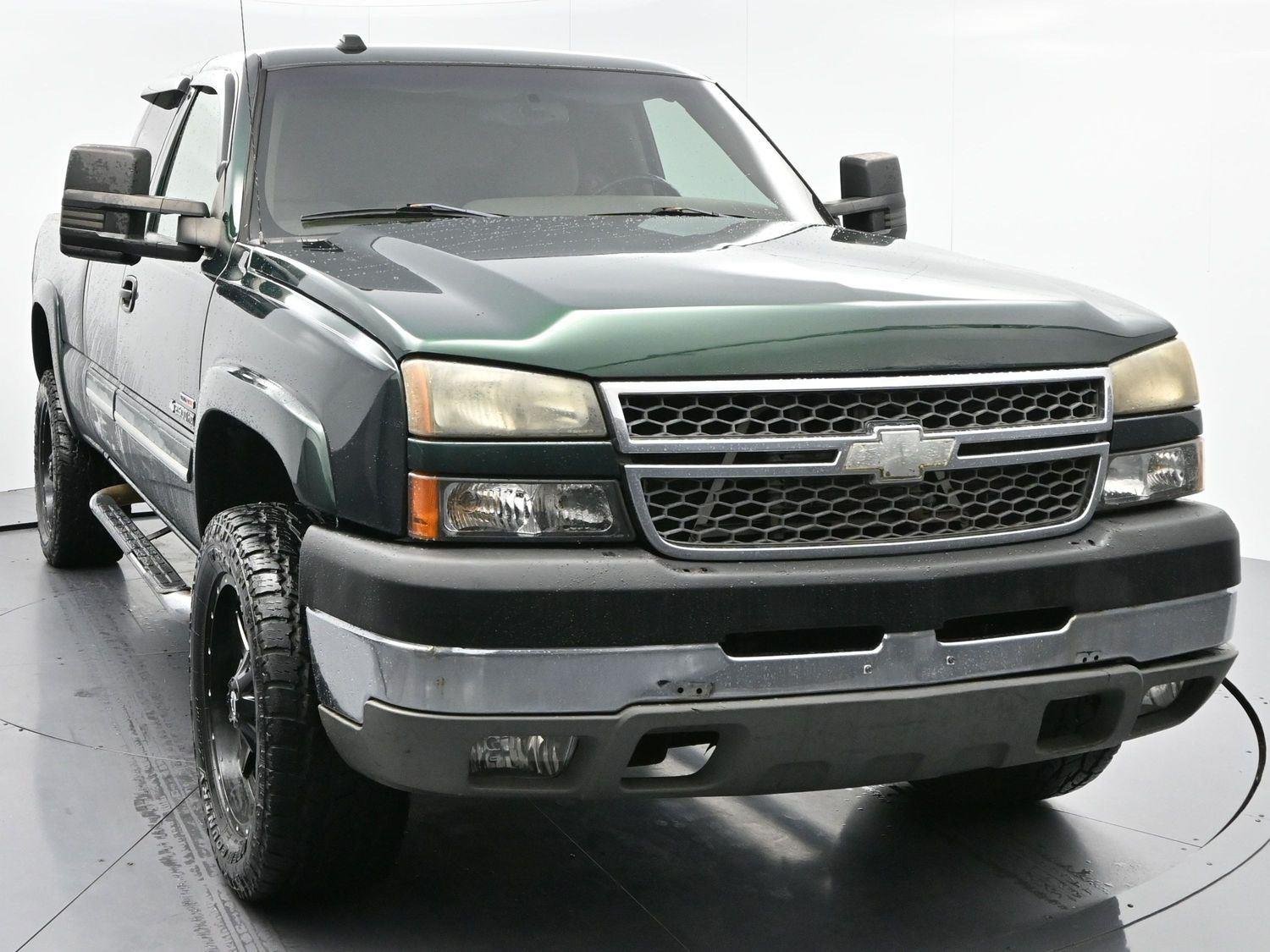 Used 2005 Dark Green Metallic Chevrolet LS image 2