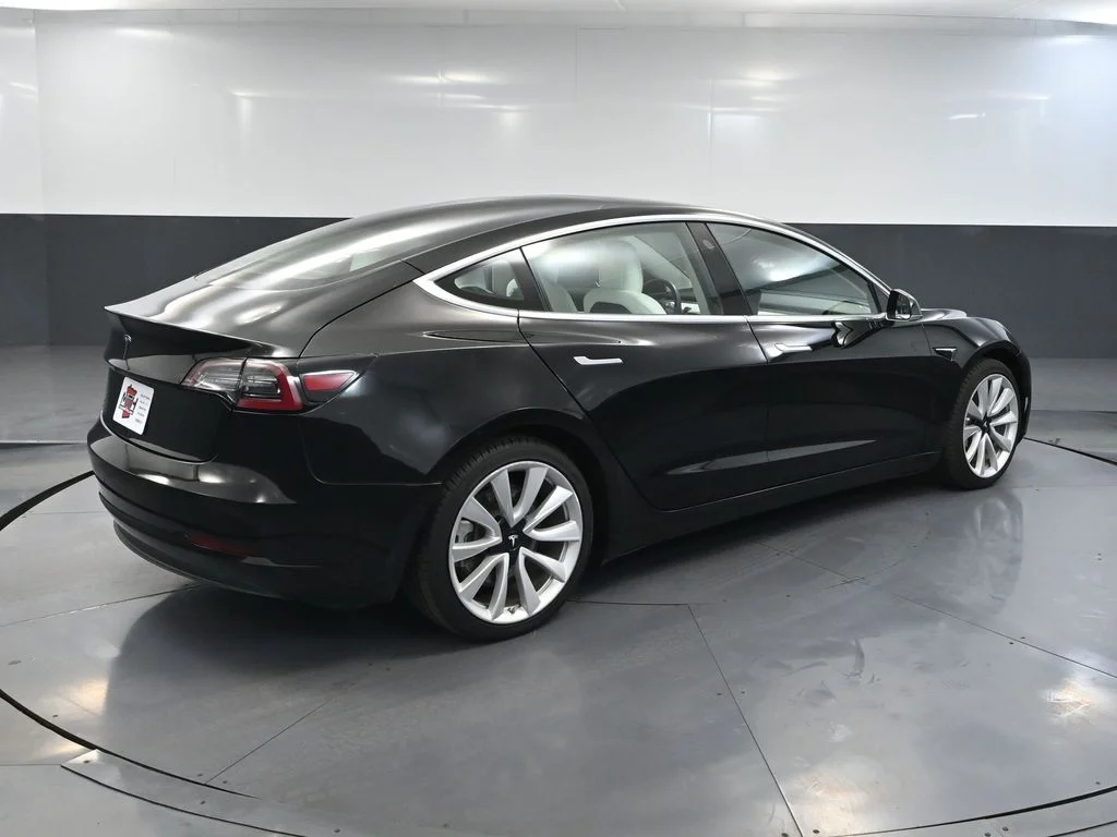 Used 2018 Black Tesla Long Range image 4