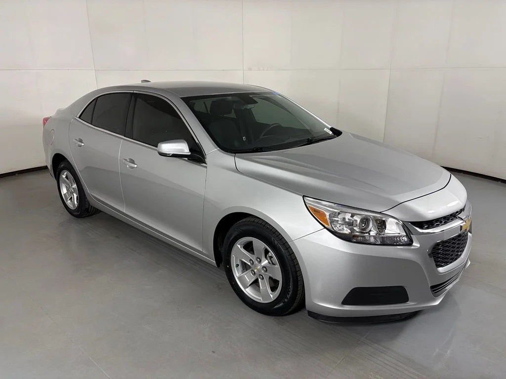 Used 2015 Silver Chevrolet LT image 2