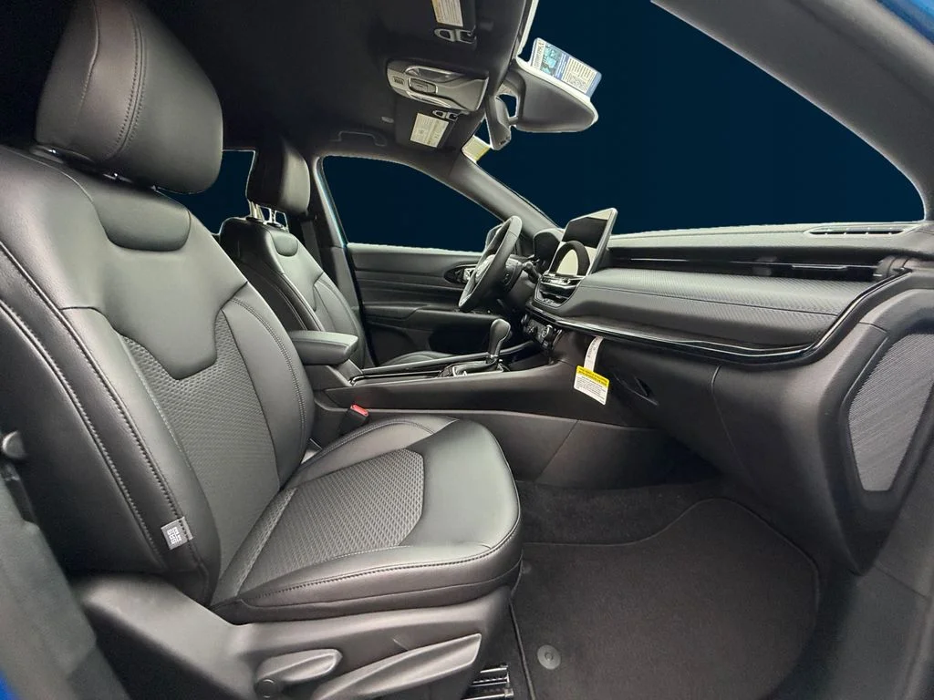 New 2026 Blue Jeep Latitude image 17