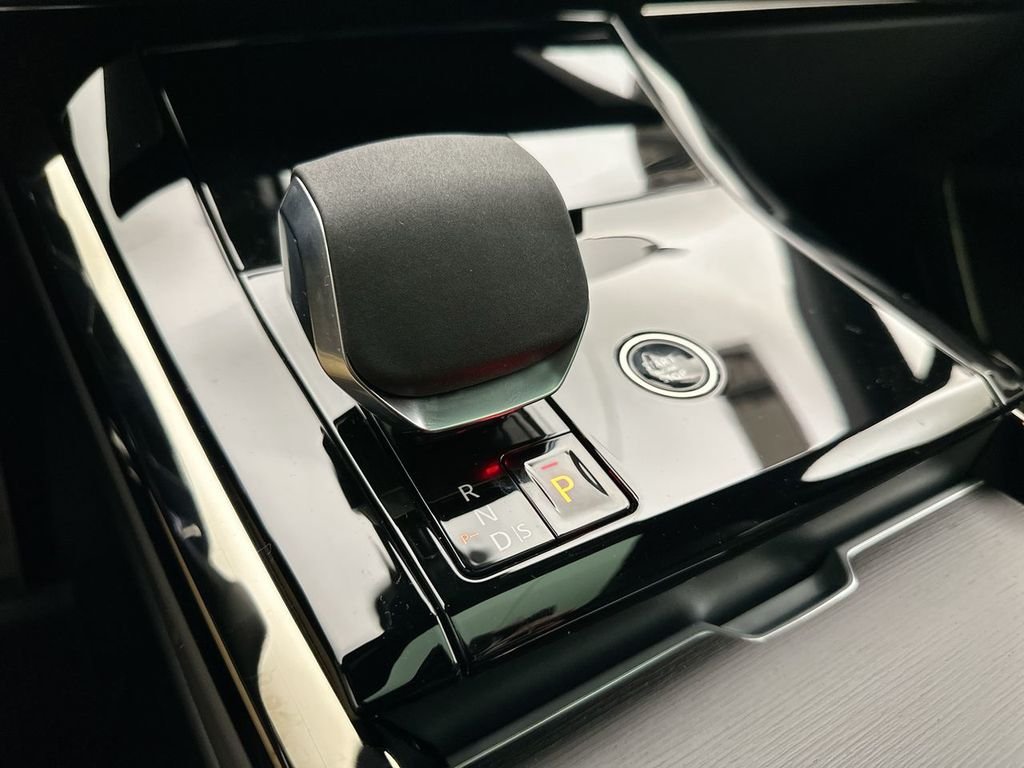 New 2026 Borasco Grey Land Rover Dynamic SE image 12