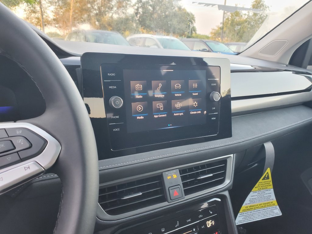 New 2026 Black Volkswagen 1.5T SE Black image 9