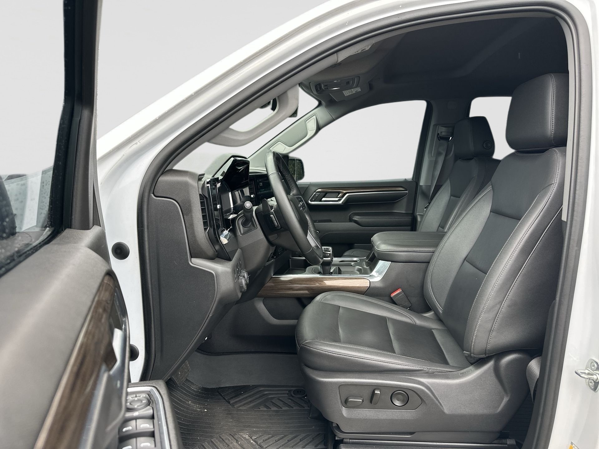 Used 2023 Iridescent Pearl Tricoat Chevrolet LT Trail Boss image 2