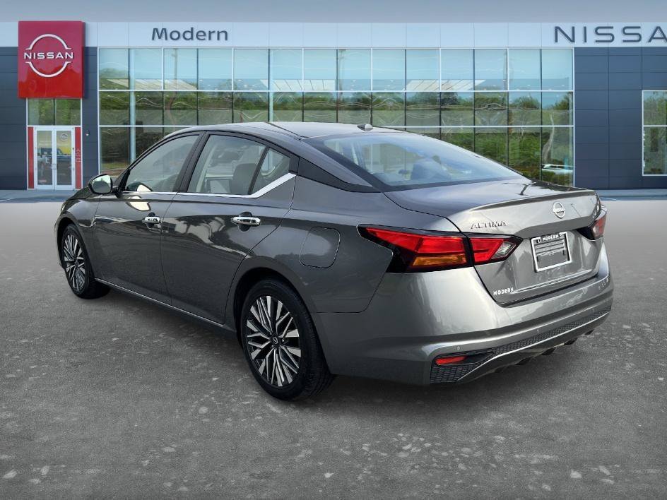 Certified Used 2025 Gun Metallic Nissan SV image 7