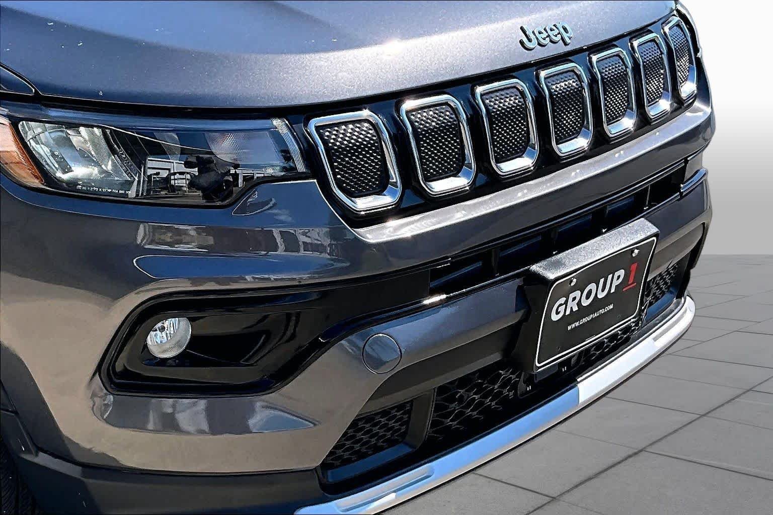 Used 2022 Granite Crystal Metallic Clearcoat Jeep Limited image 28