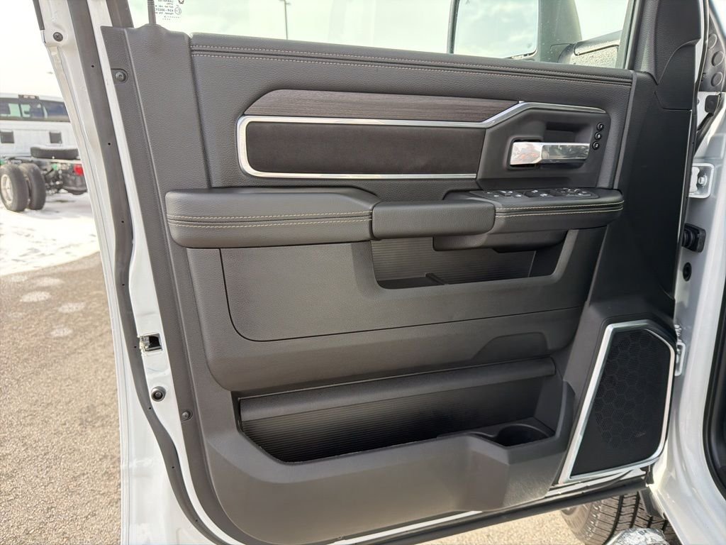 New 2026 Bright White Clear-Coat Exterior Paint RAM Laramie image 17