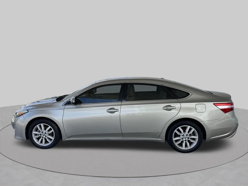 Used 2015  Toyota XLE Premium image 5