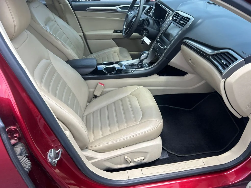 Used 2013 Red Ford SE image 13