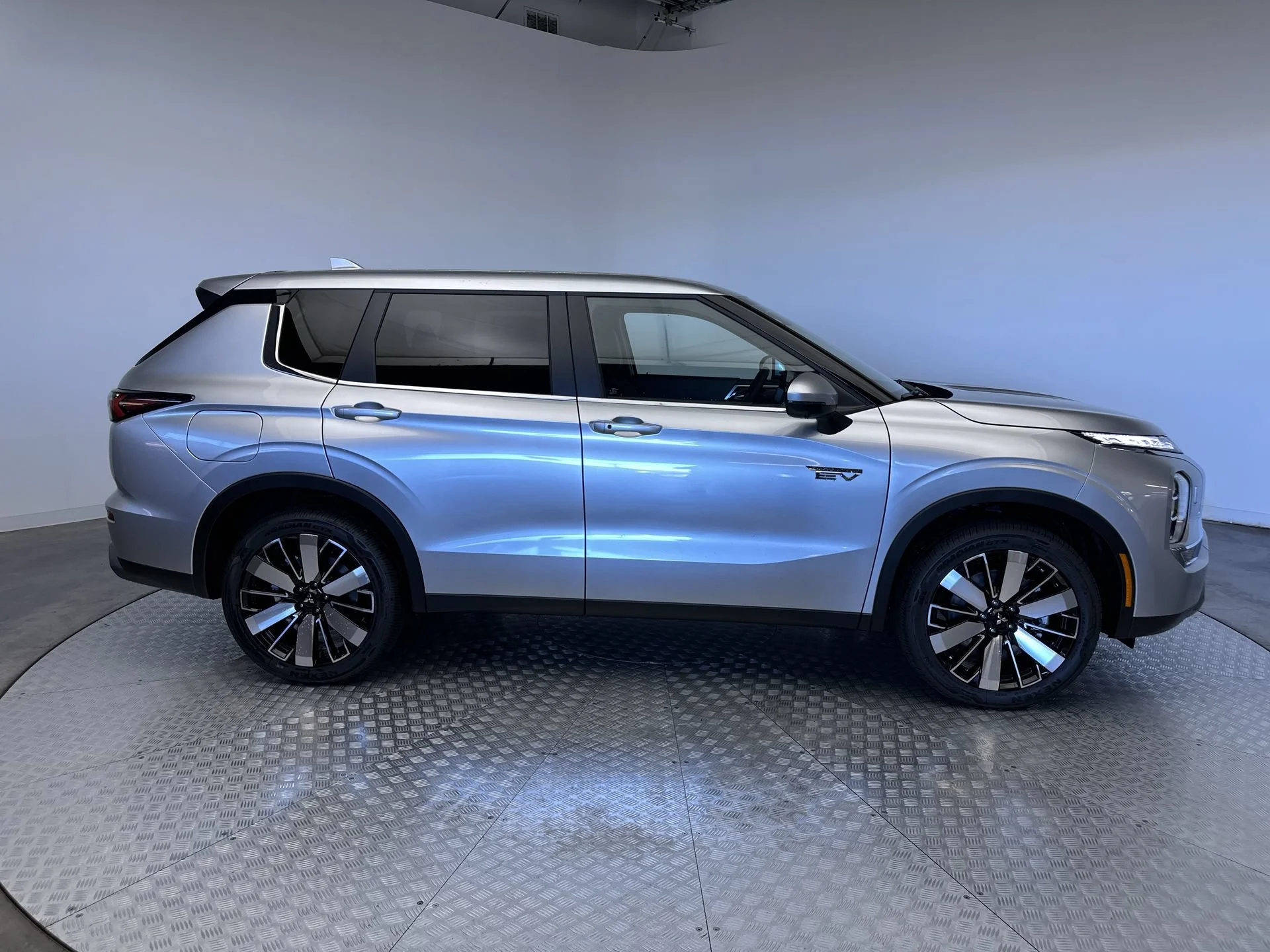 New 2026 Alloy Silver Metallic Mitsubishi SE S-AWC image 10