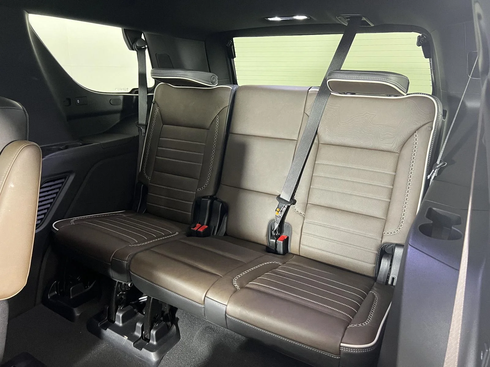 Used 2025 Sterling Metallic GMC Denali Ultimate image 35