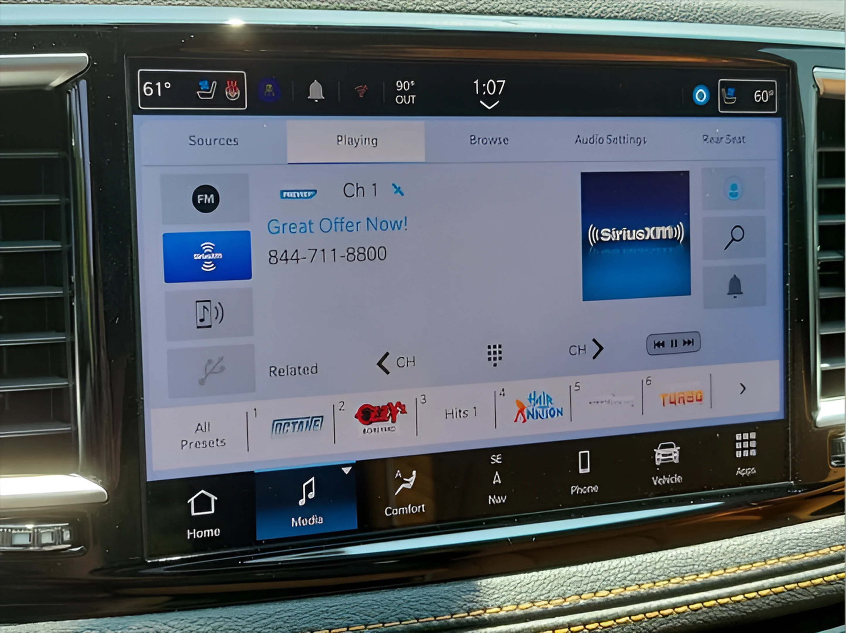 Used 2023 Silver Mist Clearcoat Chrysler Hybrid Pinnacle image 13