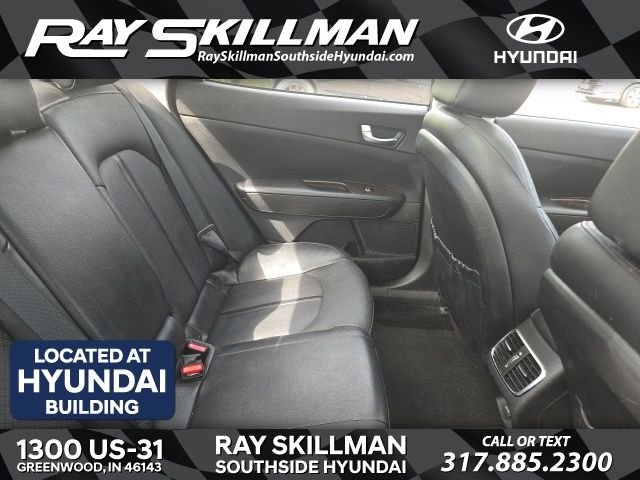 Used 2016 Black Kia EX image 5