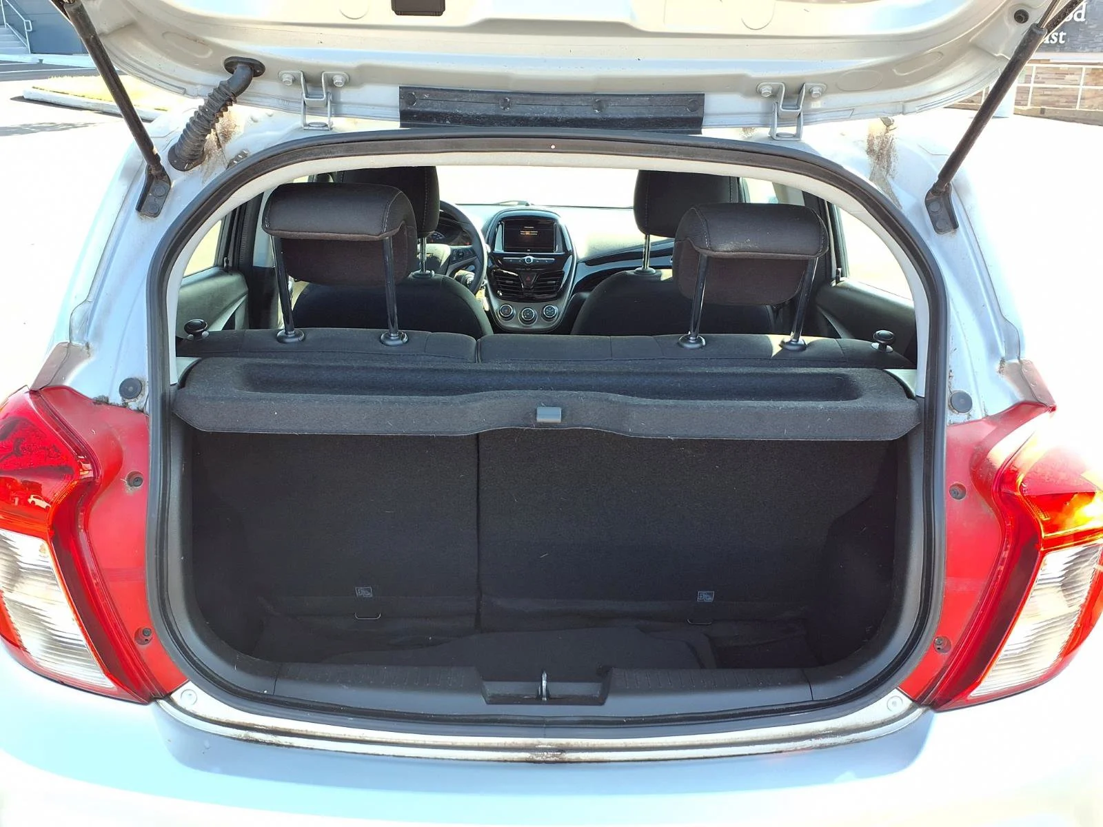 Used 2021 Silver Ice Chevrolet 1LT image 23