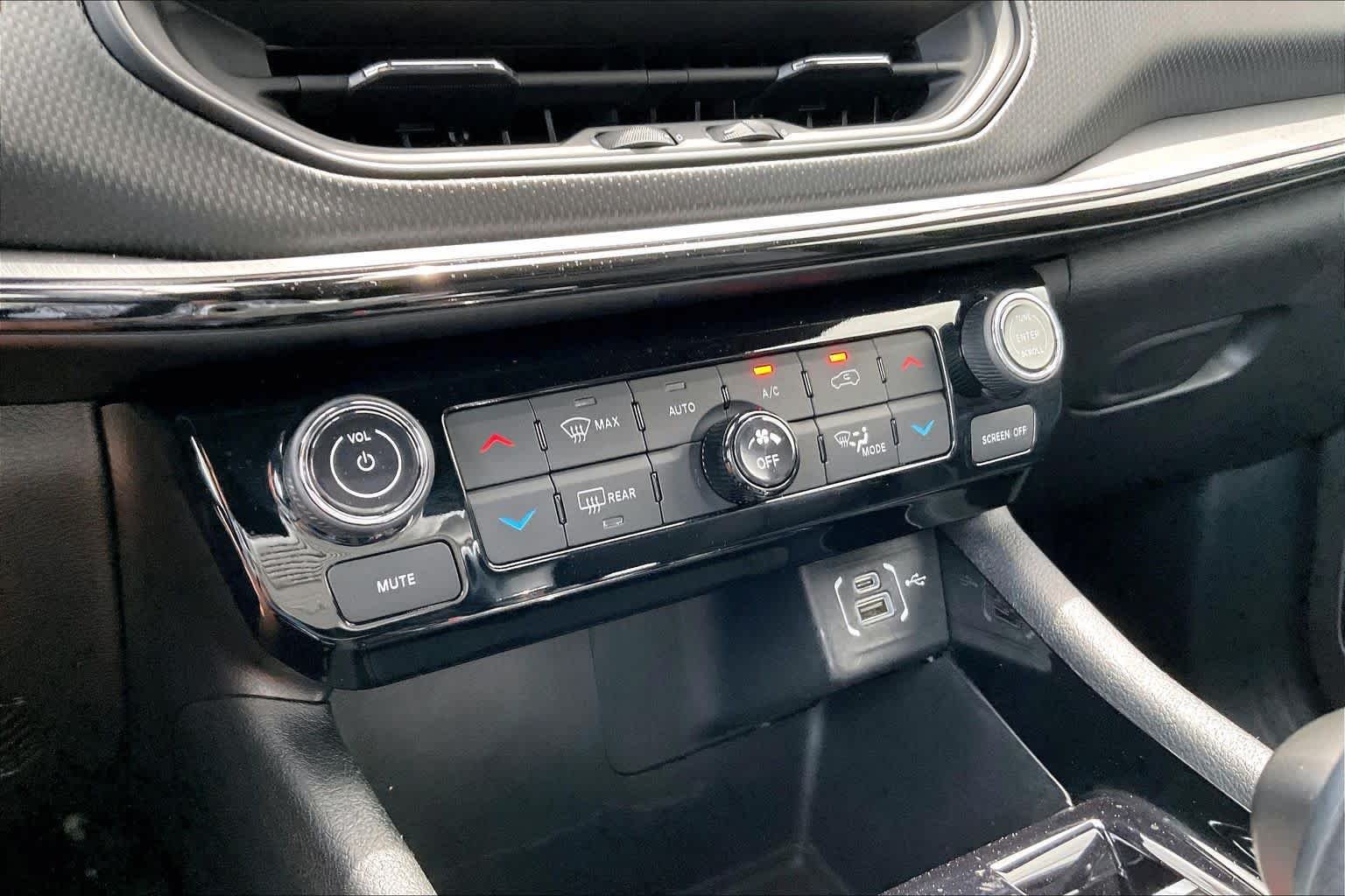 Used 2025 Bright White Clearcoat Jeep Trailhawk image 32