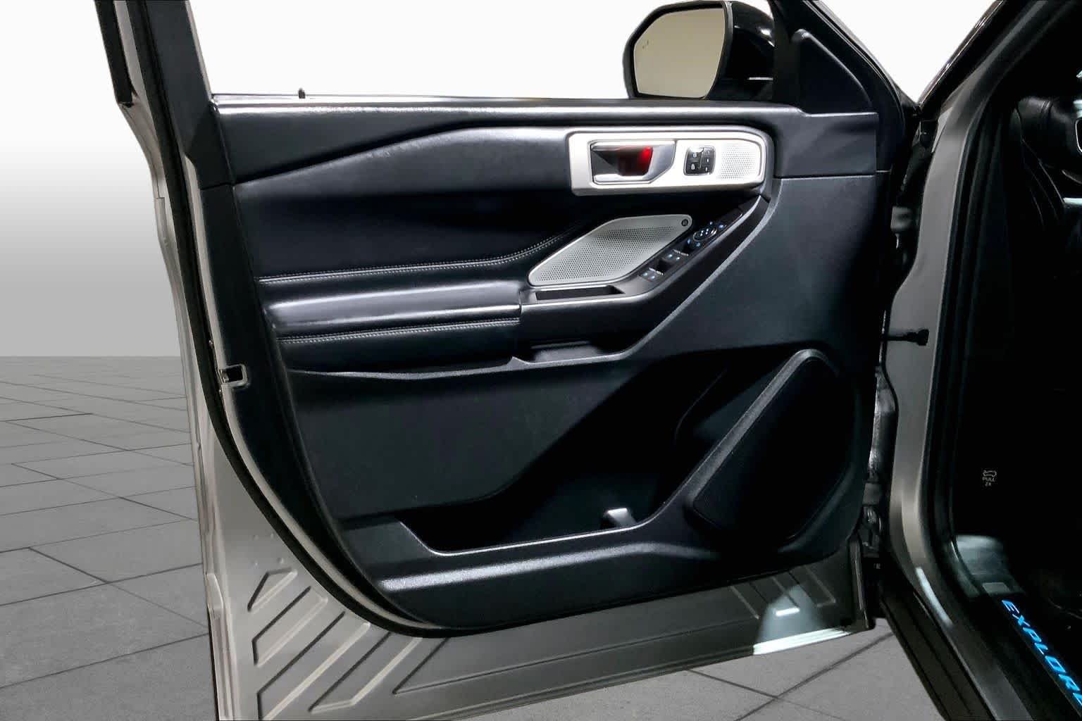 Used 2020 Iconic Silver Metallic Ford Platinum image 22
