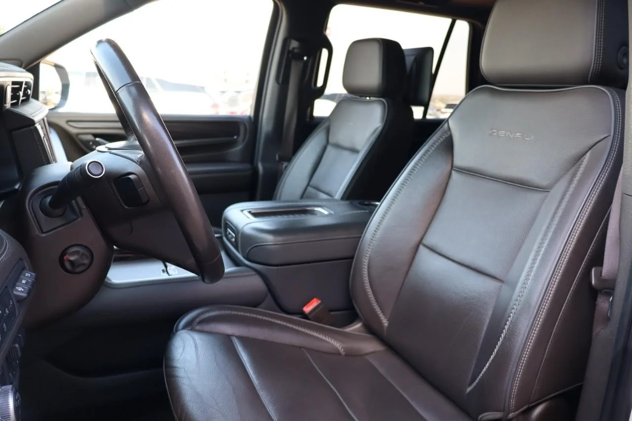 Used 2021 White Frost Tricoat GMC Denali image 13