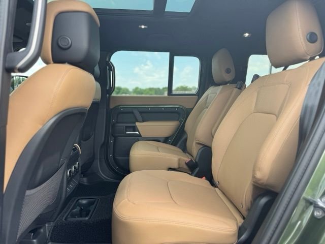 New 2026 Woolstone Green Land Rover X-Dynamic SE image 11