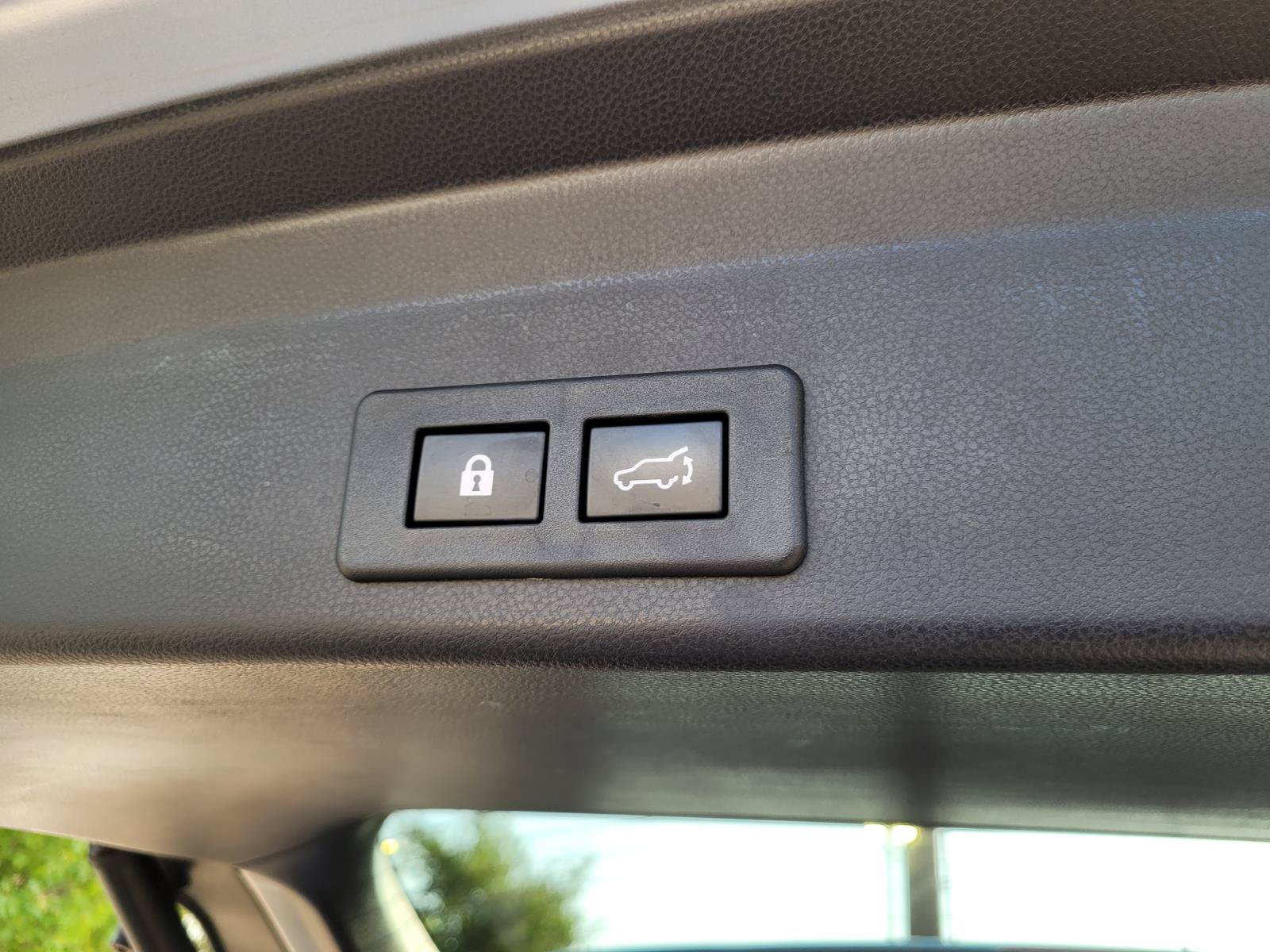 Used 2023 Ice Silver Metallic Subaru Limited image 20